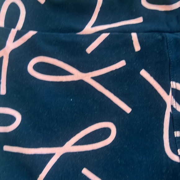 LuLaRoe Onesize Breast Cancer Ribbon leggings - Picture 2 of 3
